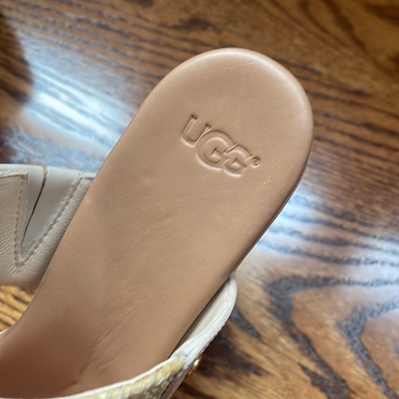 Uggs Mule Sandles, Womens size 7 in nude - Picture 2 of 6